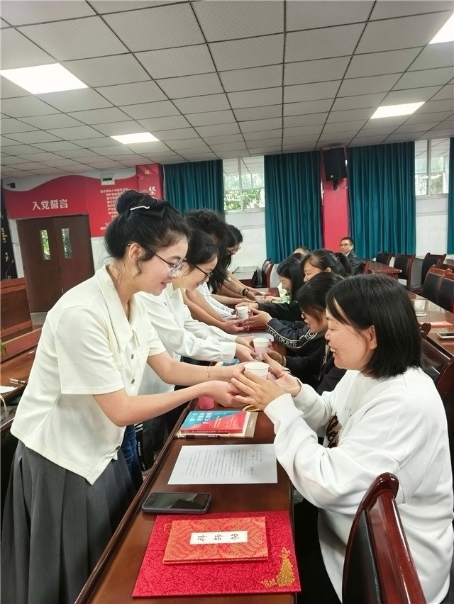 合川大石中学举行“青蓝工程”2024年师徒结对仪式