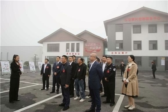 重庆市合川区双槐镇与四川省华蓥市庆华镇加强两地人大交流合作