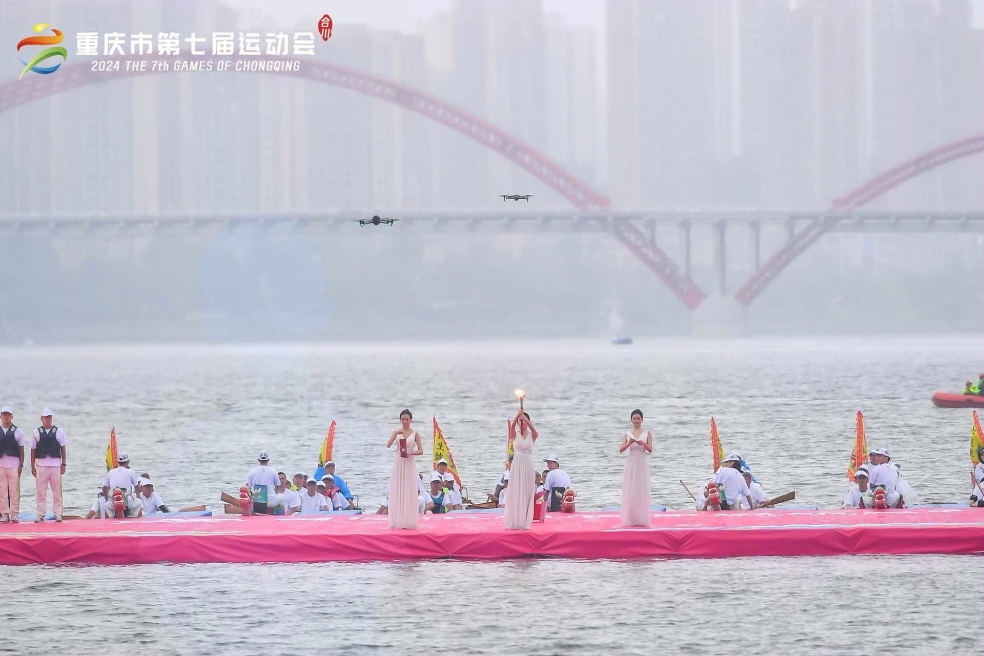 三位圣女“水中采火” 重庆市第七届运动会圣火采集仪式在合川举行