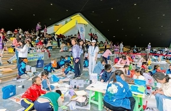 擦亮“中国儿童画之乡”名片 合川举办第三十七届少儿书画现场比赛