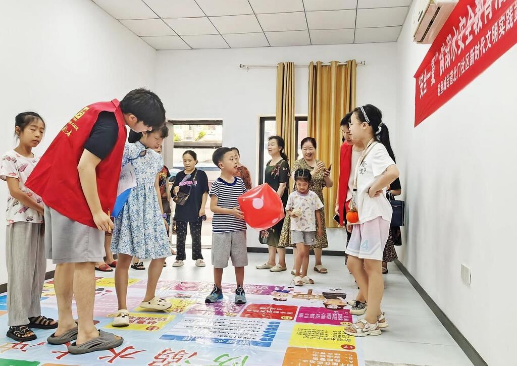 钓鱼城街道北门社区开展“安全一夏”防溺水知识宣传活动