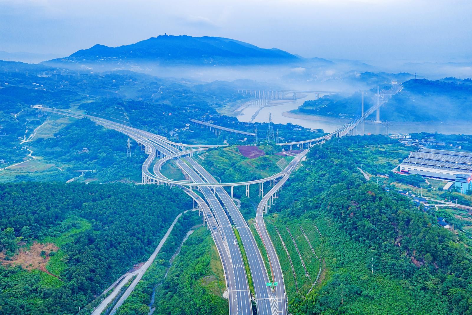 图片新闻|巨龙卧青山