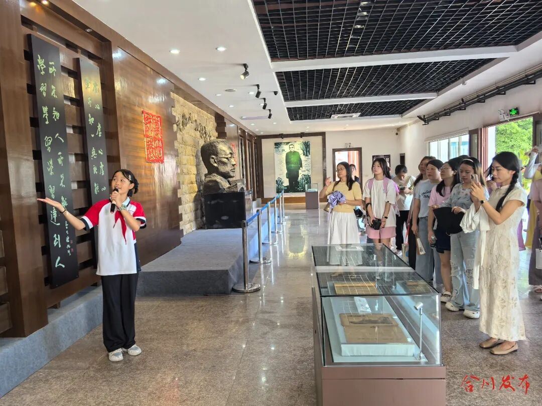 合川区育才学校将“行知课堂”开到田间、开进生活