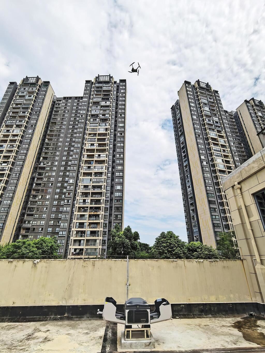 无人机“鹰眼”出击 织密安全智能管控网