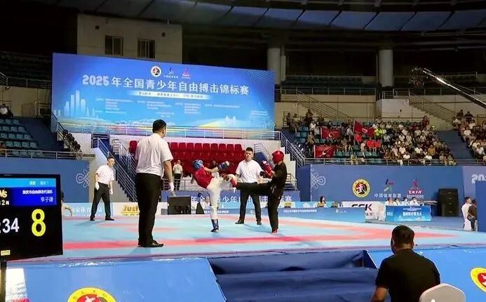2025年全国青少年自由搏击锦标赛举行 合川选手王小宝夺金