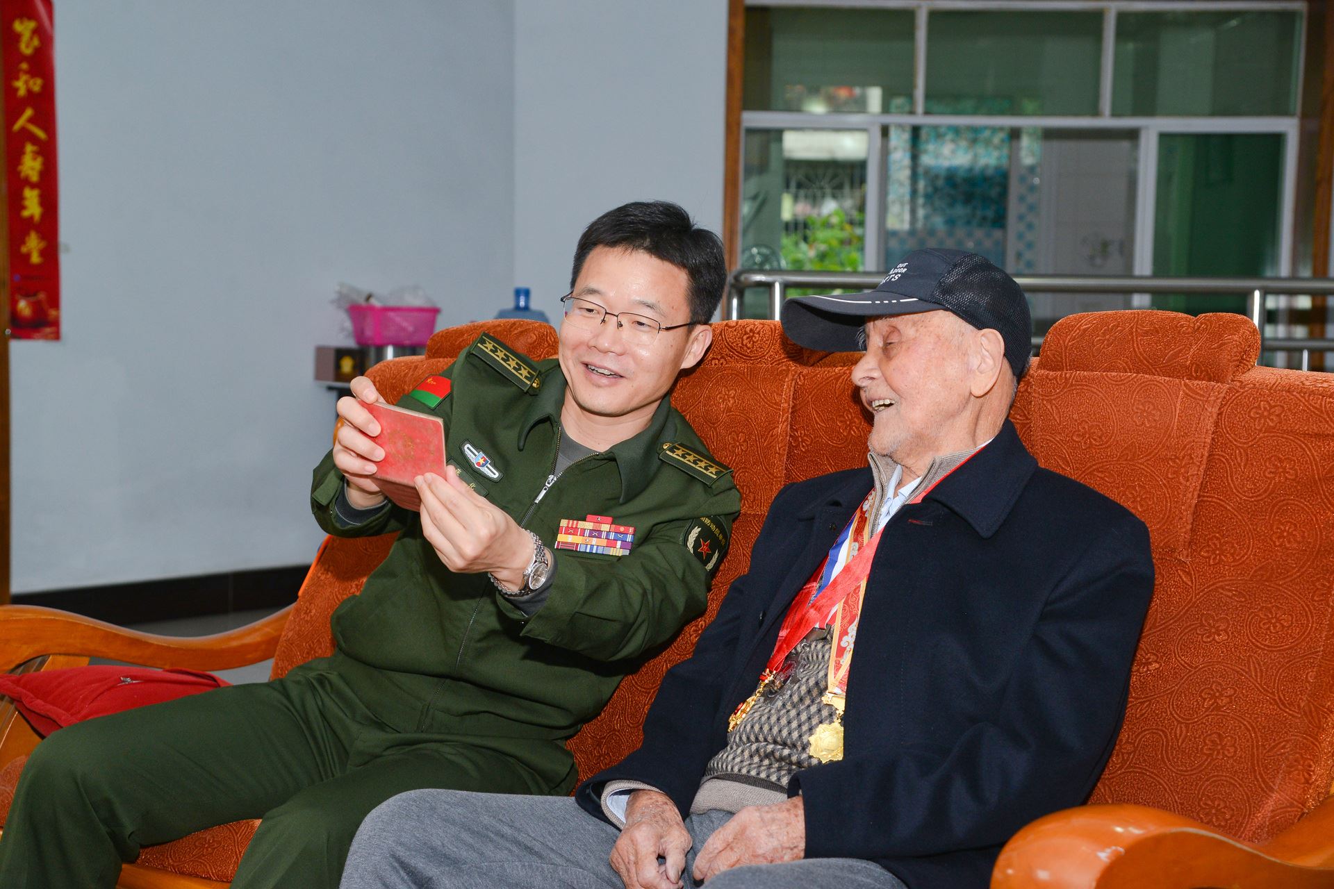 张化带队走访93岁离休干部朱志文