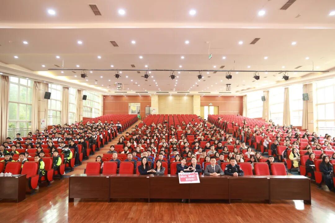 党的二十届四中全会精神团中央青年讲师团走进重庆示范宣讲在合举行