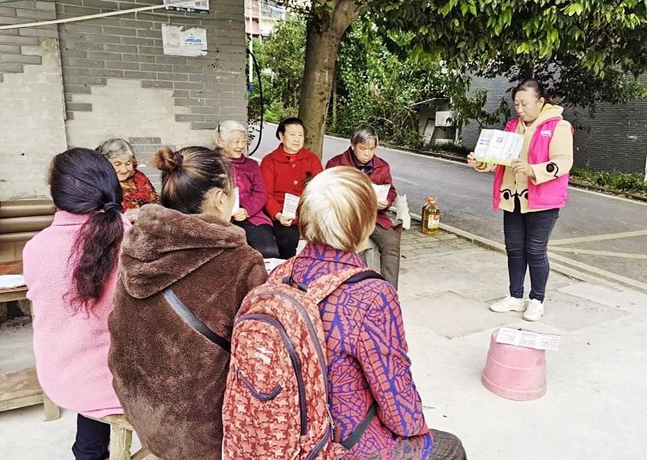 土场镇妇联 组织开展反家暴知识与维权服务宣传活动