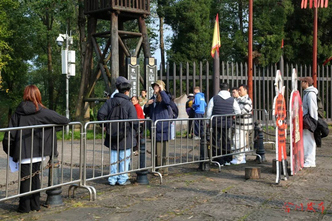 香港TVB摄制组来合川了！麦长青黎耀祥沉浸式打卡钓鱼城！