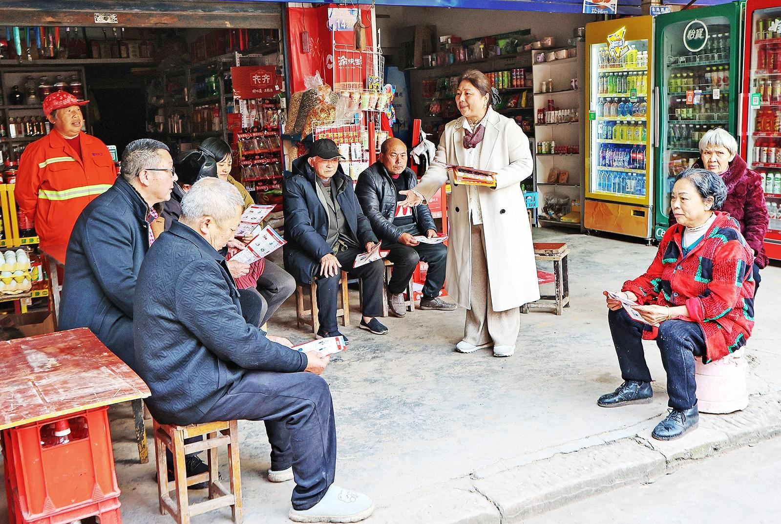 入户宣传用火安全 提升居民安全意识