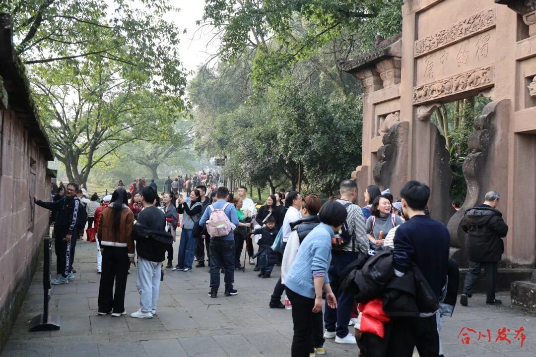 人气火爆！合川钓鱼城“双免”首个周末单日游客破万人