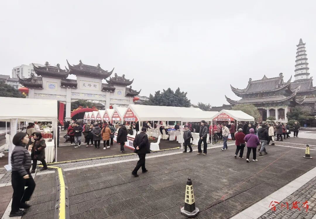 文峰古街集市俏，城里就能买到“土货”！